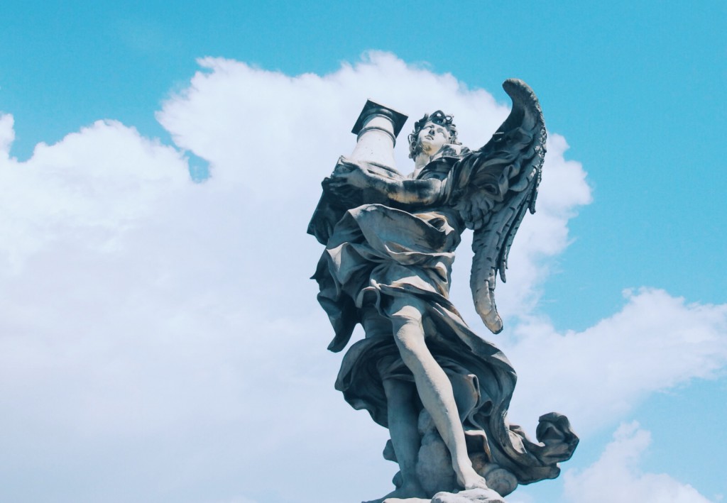 Sant’Angelo Köprüsü üzerindeki 10 melek heykelinden biri, Angel with the Column 