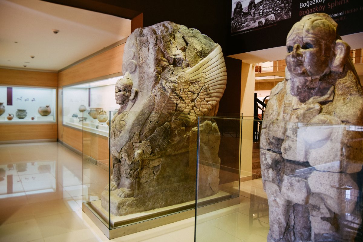 Boğazkale Müzesi - Sfenksli Kapı'ya ait orjinal Sfenksler